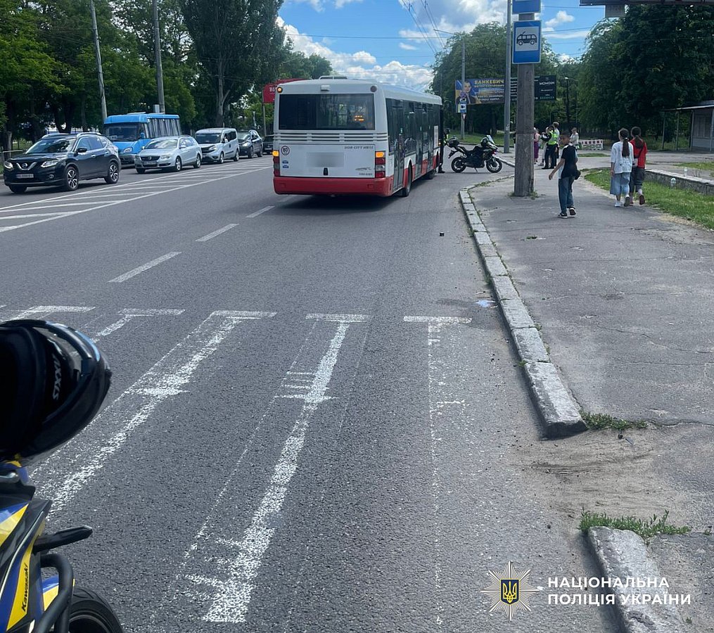 Автобус сбил пенсионерку в Николаеве на переходе: фото с места происшествия Автобус сбил пенсионерку в Николаеве на переходе: фото с места происшествия
