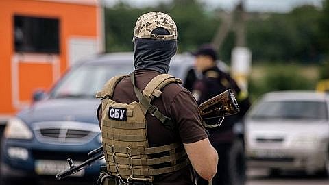 СБУ проводит обыски у полицейских в Николаеве: проверяется причастность к наркоторговле и грабежам СБУ проводит обыски у полицейских в Николаеве: проверяется причастность к наркоторговле и грабежам