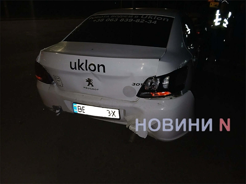 У Миколаєві Volkswagen врізався в таксі: у винуватця є ознаки алкогольного сп\ У Миколаєві Volkswagen врізався в таксі: у винуватця є ознаки алкогольного сп\