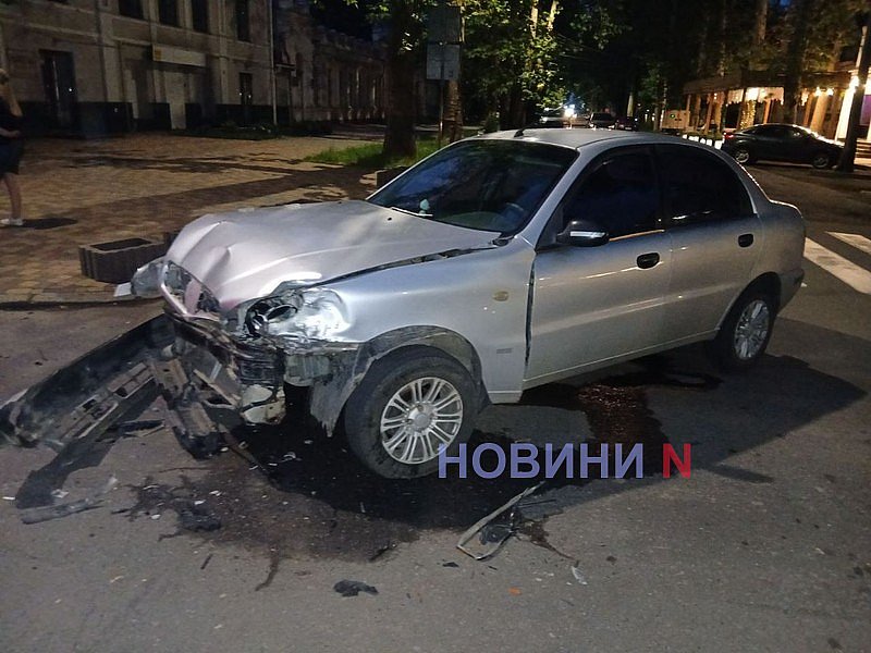 В центре Николаева «Деу» протаранил троллейбус с пассажирами В центре Николаева «Деу» протаранил троллейбус с пассажирами
