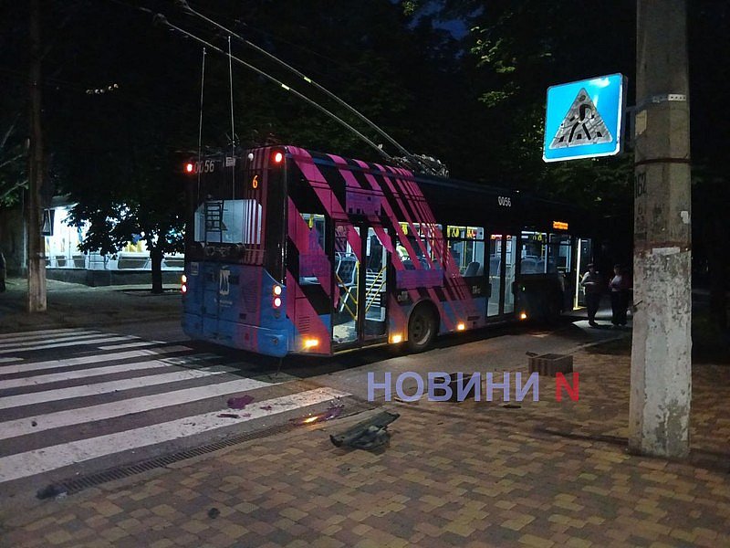 В центре Николаева «Деу» протаранил троллейбус с пассажирами В центре Николаева «Деу» протаранил троллейбус с пассажирами
