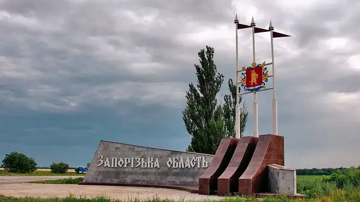 Под Запорожьем FPV-дрон попал в маршрутку: погиб водитель Под Запорожьем FPV-дрон попал в маршрутку: погиб водитель