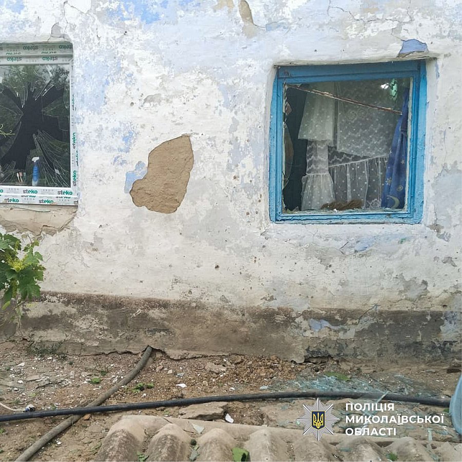 Появились фото последствий атаки по жилому дому в Николаевской области Появились фото последствий атаки по жилому дому в Николаевской области