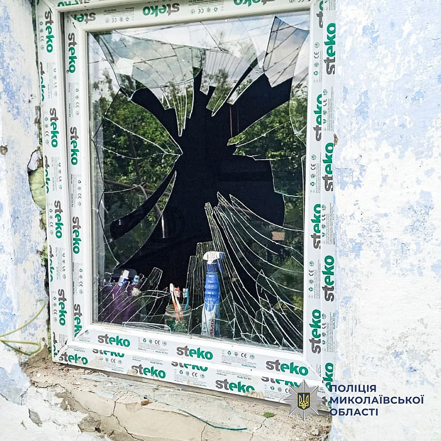 Появились фото последствий атаки по жилому дому в Николаевской области Появились фото последствий атаки по жилому дому в Николаевской области