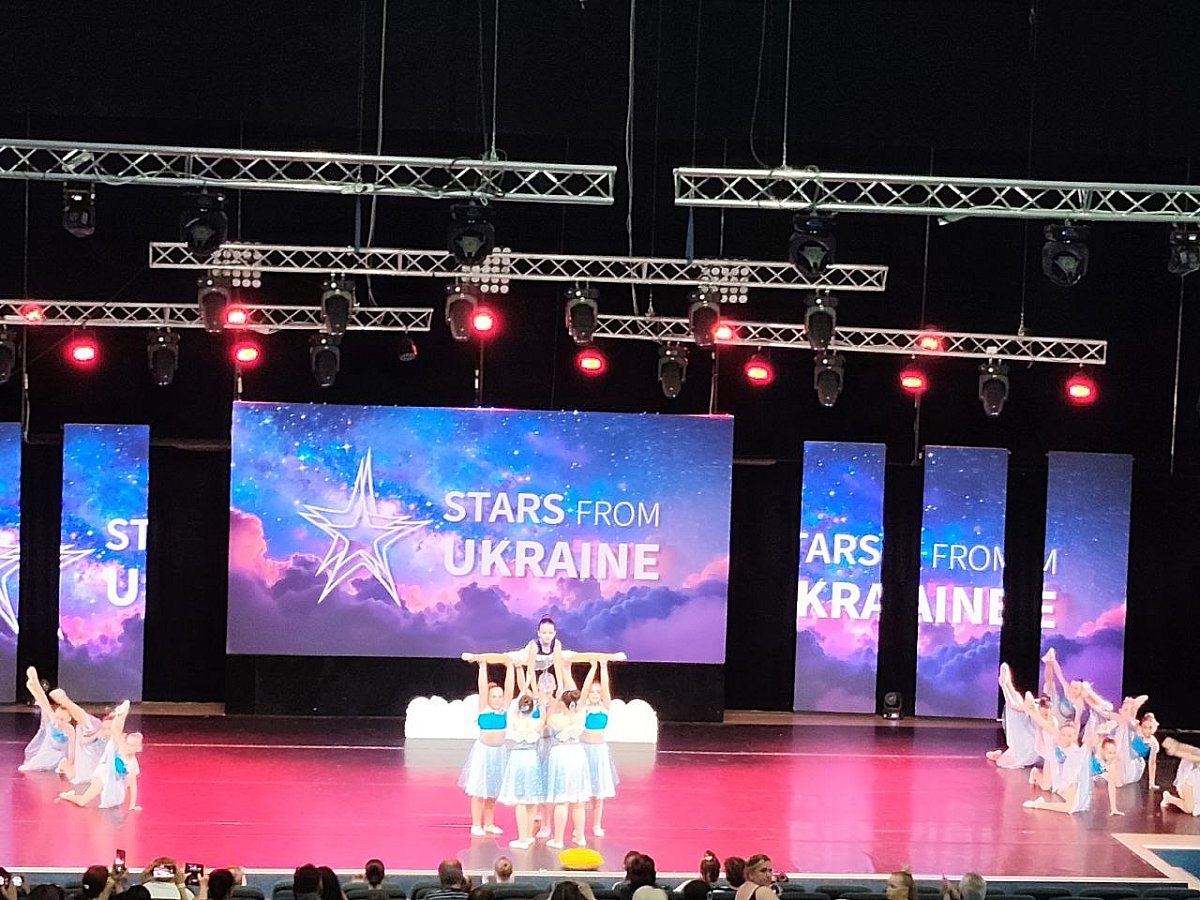 Коллектив Tour De Force завоевал Гран-при конкурса Stars from Ukraine: награду в Николаеве вручила победительница «Танцев со звездами» Коллектив Tour De Force завоевал Гран-при конкурса Stars from Ukraine: награду в Николаеве вручила победительница «Танцев со звездами»