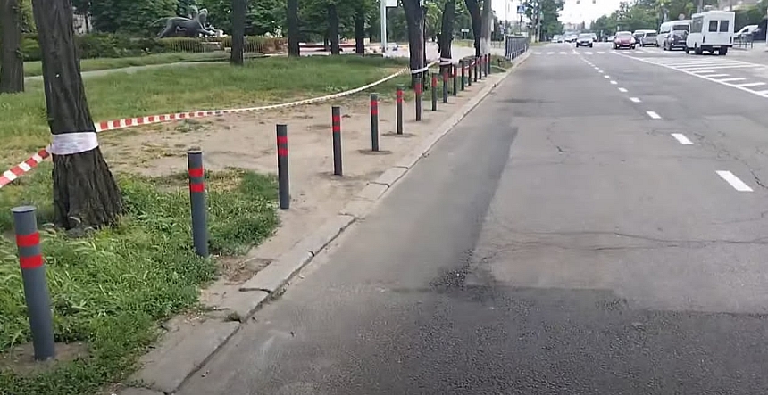 У зоопарку в Миколаєві з'явилися обмежувачі для захисту зеленої зони (фото) У зоопарку в Миколаєві з'явилися обмежувачі для захисту зеленої зони (фото)