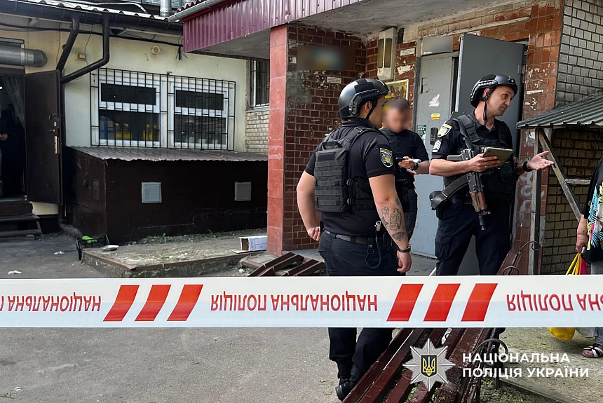 В Хмельницком подросток выпал из окна многоэтажки В Хмельницком подросток выпал из окна многоэтажки