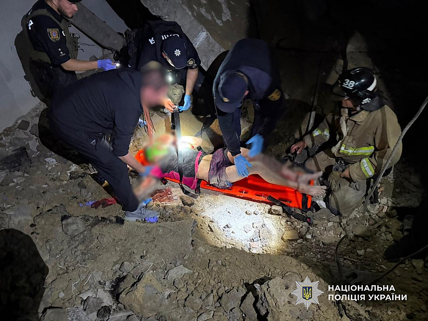 На Одещині чоловіка придавило бетонною плитою в покинутій будівлі (відео) На Одещині чоловіка придавило бетонною плитою в покинутій будівлі (відео)
