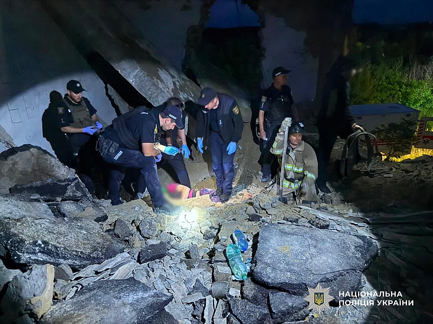 На Одещині чоловіка придавило бетонною плитою в покинутій будівлі (відео) На Одещині чоловіка придавило бетонною плитою в покинутій будівлі (відео)