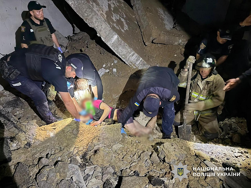 На Одещині чоловіка придавило бетонною плитою в покинутій будівлі (відео) На Одещині чоловіка придавило бетонною плитою в покинутій будівлі (відео)