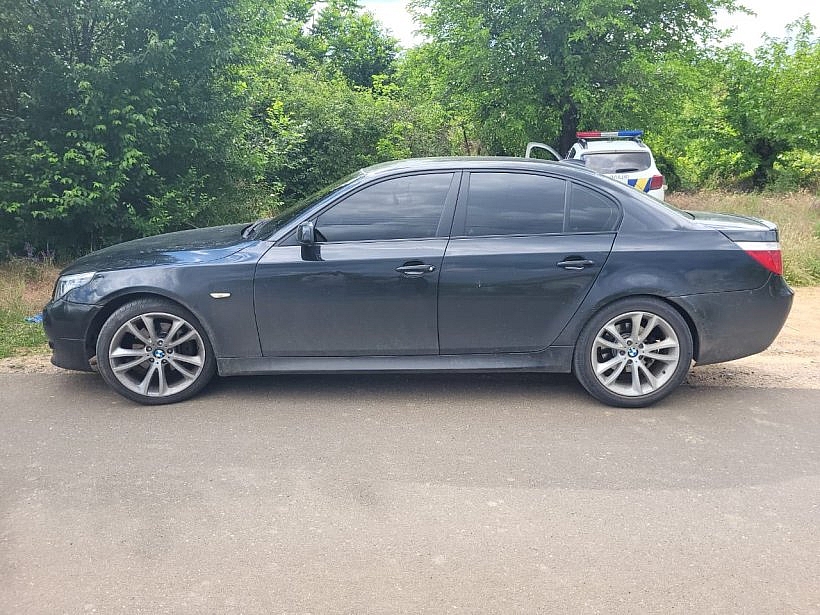 На Одещині водій BMW, який перебував у розшуку, збив прикордонника під час спроби втечі (відео) На Одещині водій BMW, який перебував у розшуку, збив прикордонника під час спроби втечі (відео)