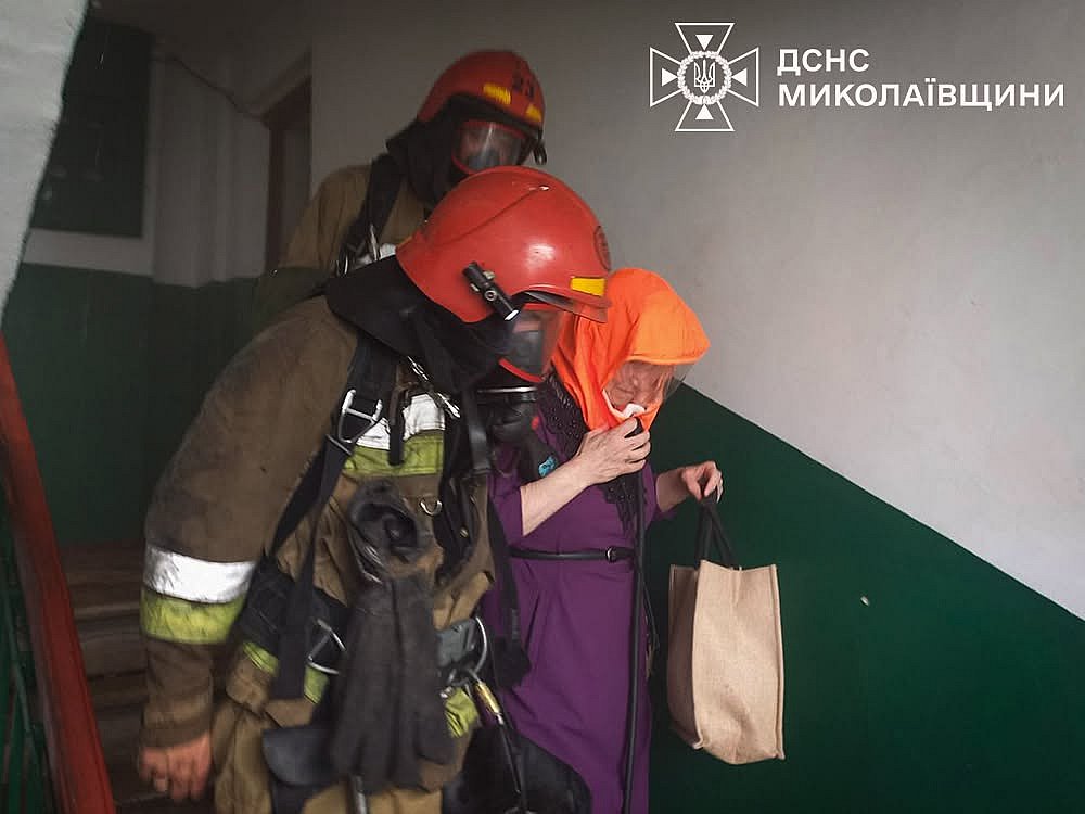 Пожар произошел в многоэтажном доме в Николаевской области: спасены две женщины Пожар произошел в многоэтажном доме в Николаевской области: спасены две женщины