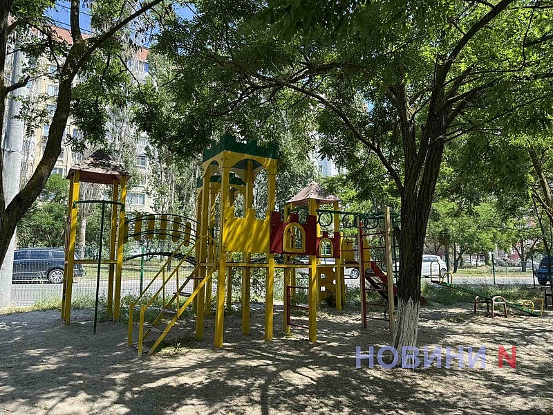 Без спасателей и вопреки запрету: николаевцы массово выходят на отдых к воде (репортаж) Без спасателей и вопреки запрету: николаевцы массово выходят на отдых к воде (репортаж)