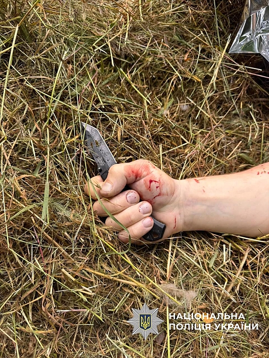В Запорожье мужчина с ножом напал на полицейских: его застрелили В Запорожье мужчина с ножом напал на полицейских: его застрелили