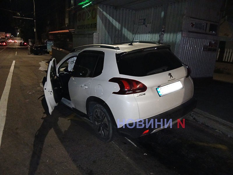 Peugeot и Volkswagen столкнулись на проспекте в Николаеве Peugeot и Volkswagen столкнулись на проспекте в Николаеве