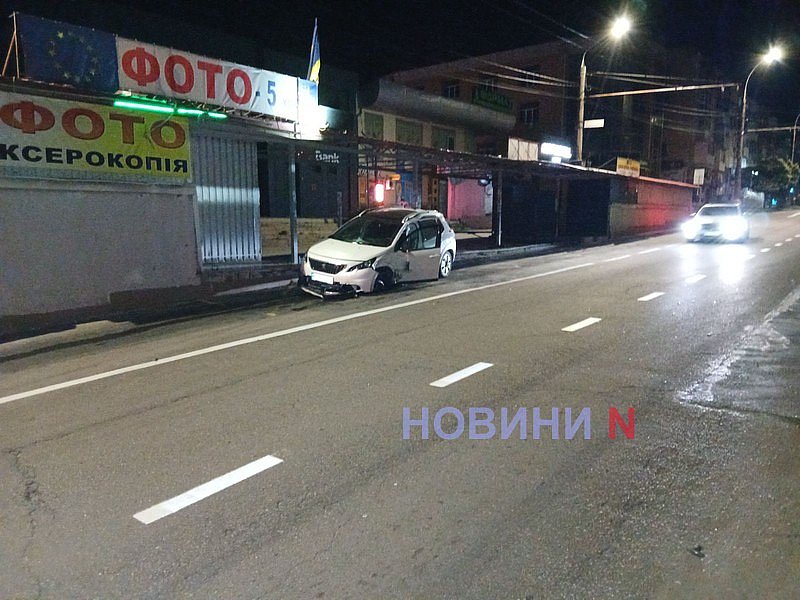 Peugeot и Volkswagen столкнулись на проспекте в Николаеве Peugeot и Volkswagen столкнулись на проспекте в Николаеве