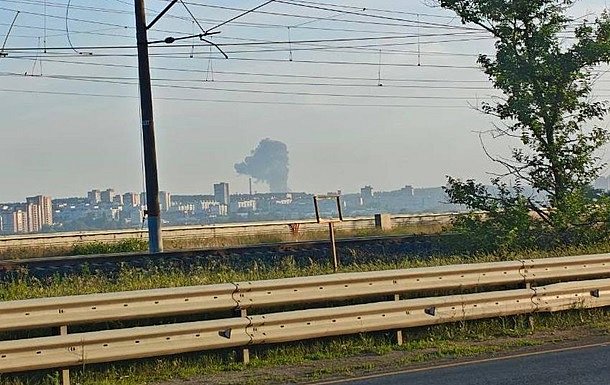 В Тольятти после атаки дронов вспыхнул химзавод «Тольяттикаучук», в регионе закрыли небо В Тольятти после атаки дронов вспыхнул химзавод «Тольяттикаучук», в регионе закрыли небо