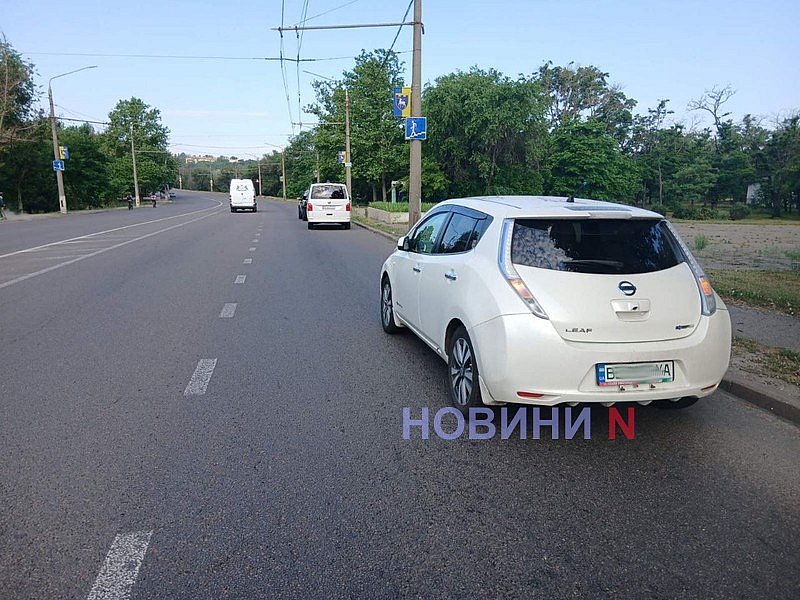 В Николаеве столкнулись электромобиль и автомобиль скорой В Николаеве столкнулись электромобиль и автомобиль скорой