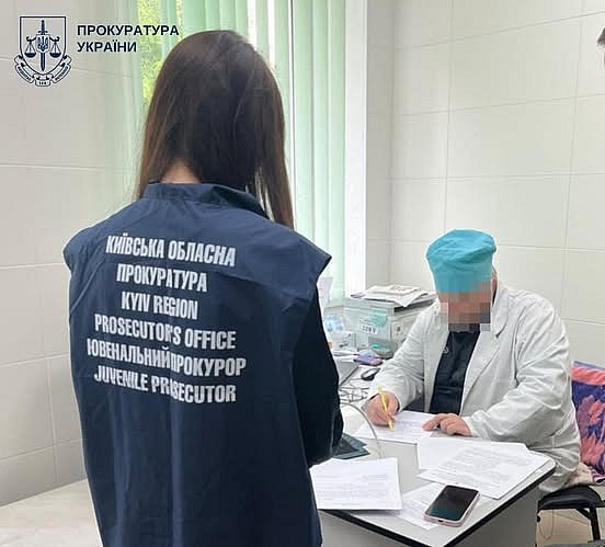 Не оказал помощь трехлетнему ребенку с химическими ожогами: врачу сообщили о подозрении Не оказал помощь трехлетнему ребенку с химическими ожогами: врачу сообщили о подозрении