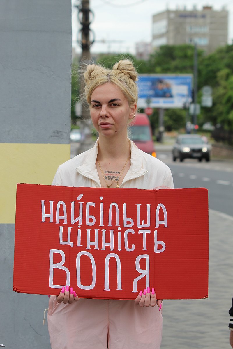 В центре Николаева прошла акция в поддержку военнопленных и пропавших без вести (фото) В центре Николаева прошла акция в поддержку военнопленных и пропавших без вести (фото)