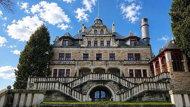 В Германии продают замок миллионеров В Германии продают замок миллионеров