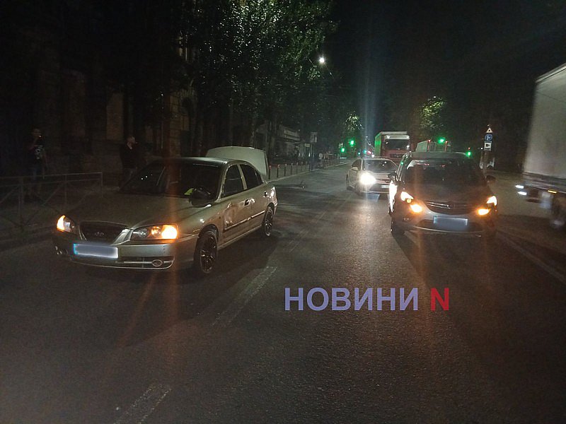В Николаеве столкнулись Hyundai и Opel В Николаеве столкнулись Hyundai и Opel