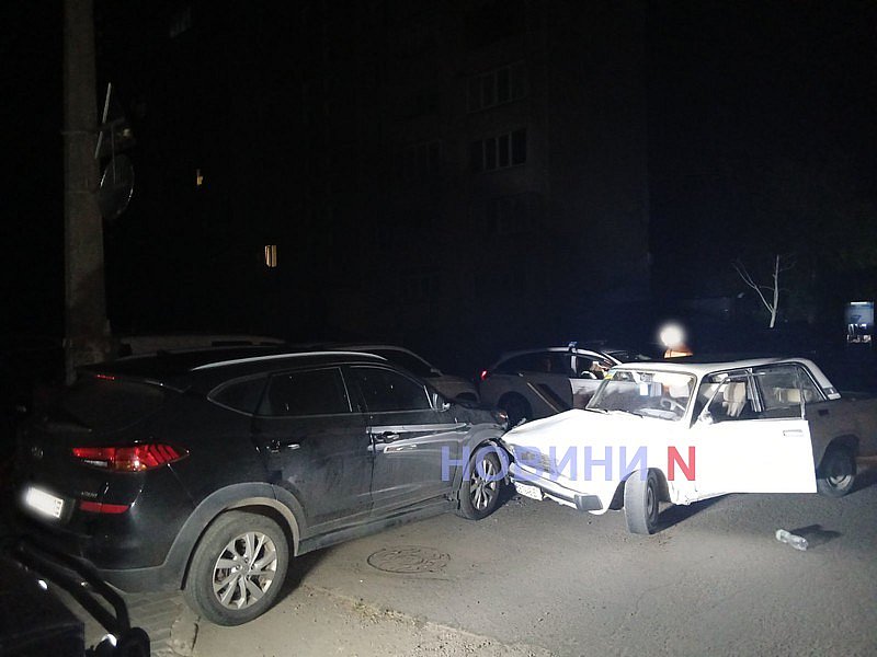 В Николаеве парни угнали ВАЗ и врезались в Hyundai: виновники ДТП сбежали В Николаеве парни угнали ВАЗ и врезались в Hyundai: виновники ДТП сбежали