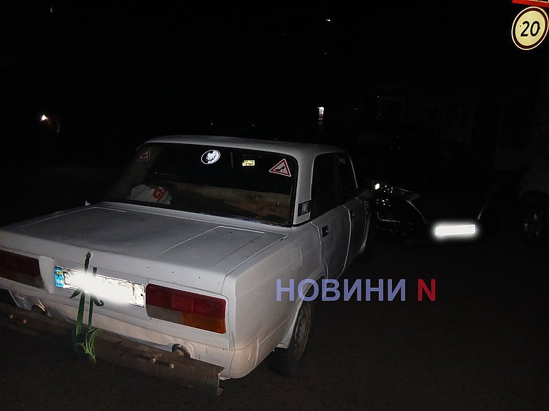 В Николаеве парни угнали ВАЗ и врезались в Hyundai: виновники ДТП сбежали В Николаеве парни угнали ВАЗ и врезались в Hyundai: виновники ДТП сбежали
