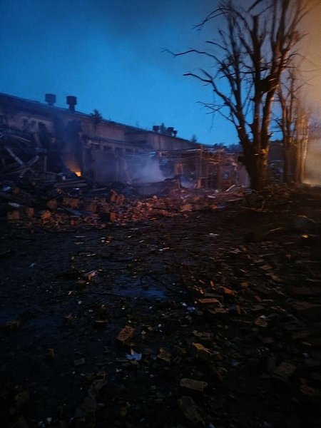 Массированный обстрел Киева: повреждены жилые дома, Лавра и киностудия Довженко, есть погибшие Массированный обстрел Киева: повреждены жилые дома, Лавра и киностудия Довженко, есть погибшие