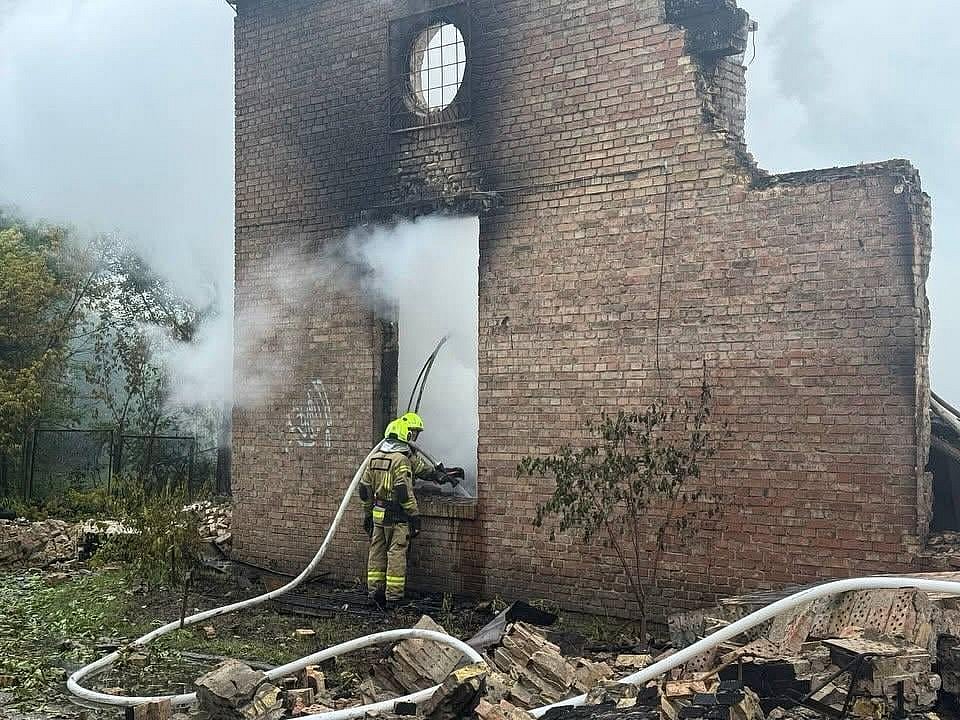 Росія знищила костюмну колекцію кіностудії Довженка у Києві (фото) Росія знищила костюмну колекцію кіностудії Довженка у Києві (фото)