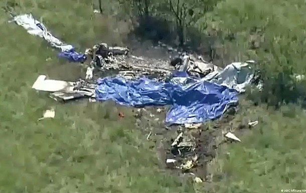 В США разбился самолет с парашютистами: погибли 12 человек (видео) В США разбился самолет с парашютистами: погибли 12 человек (видео)