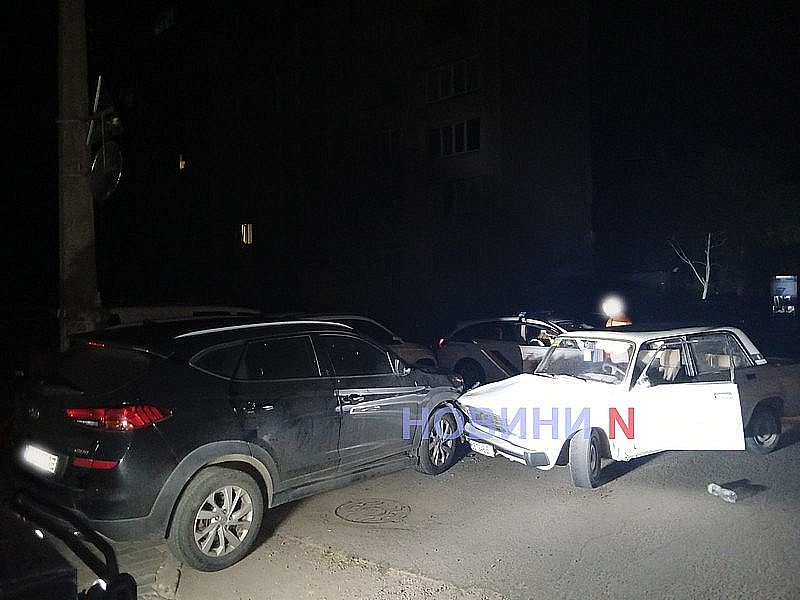 Поліція шукає юнаків, які викрали ВАЗ у Миколаєві Поліція шукає юнаків, які викрали ВАЗ у Миколаєві