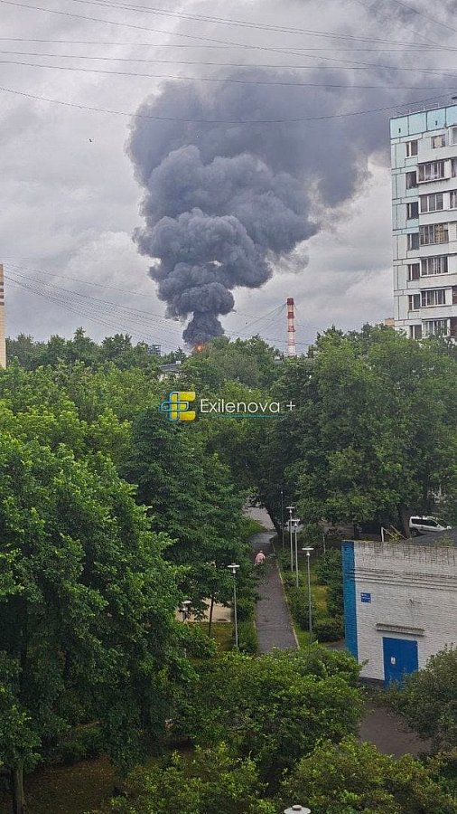 Москву атакуют дроны: поврежден крупнейший НПЗ, аэропорты ограничили работу (видео) Москву атакуют дроны: поврежден крупнейший НПЗ, аэропорты ограничили работу (видео)