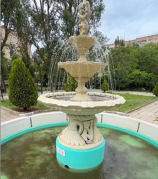 В Николаеве хулиганы испортили фонтан (видео) В Николаеве хулиганы испортили фонтан (видео)