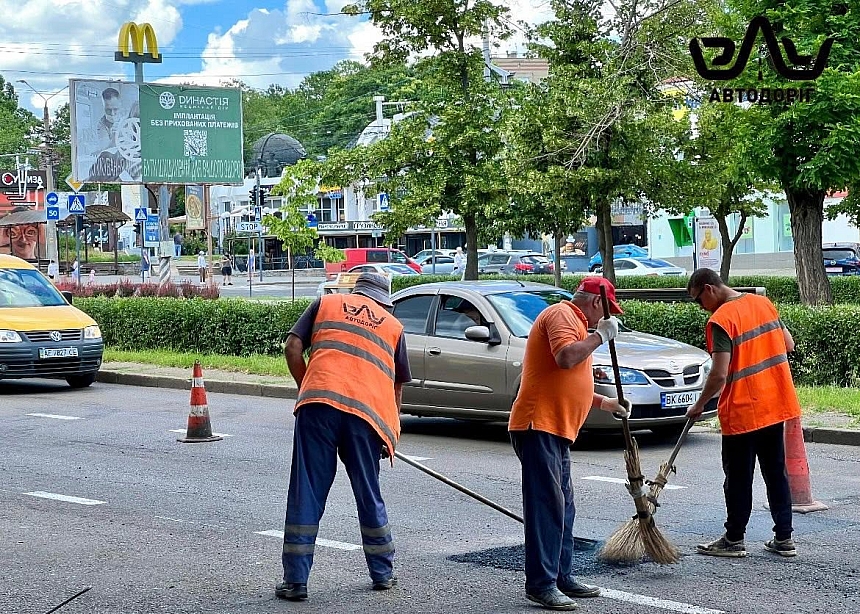 В Николаеве ликвидируют аварийные участки на дорогах: действуют временные дорожные знаки В Николаеве ликвидируют аварийные участки на дорогах