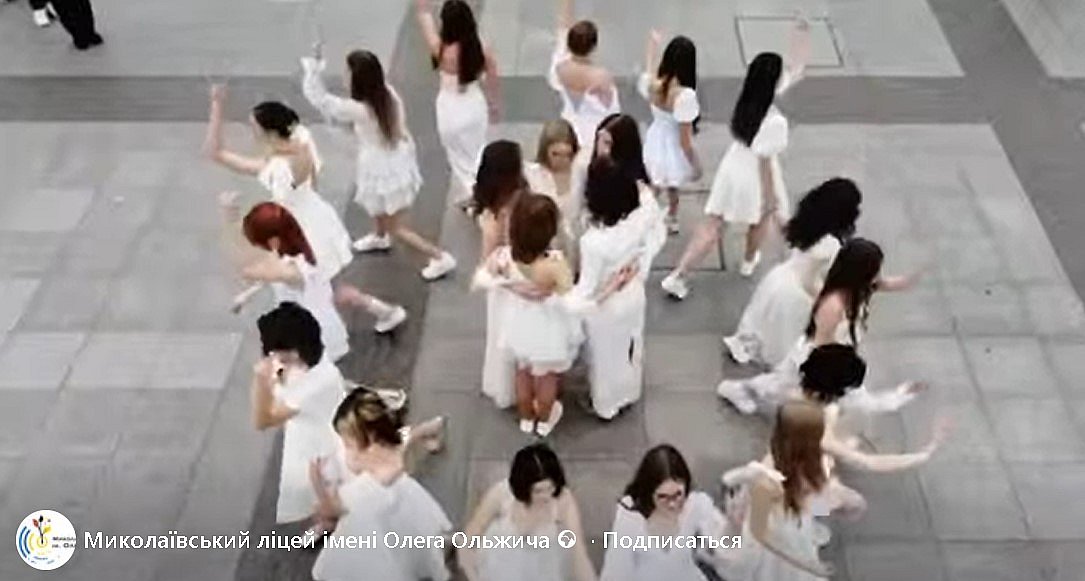 Николаевские выпускники станцевали прощальный вальс (видео) Николаевские выпускники станцевали прощальный вальс (видео)