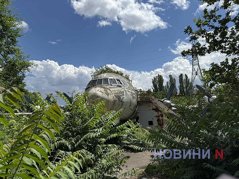 Легендарний Іл-18 у Миколаєві: як зараз виглядає літак (фото) Легендарний Іл-18 у Миколаєві: як зараз виглядає літак (фото)