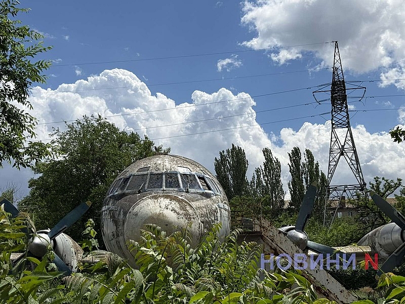 Легендарний Іл-18 у Миколаєві: як зараз виглядає літак (фото) Легендарний Іл-18 у Миколаєві: як зараз виглядає літак (фото)