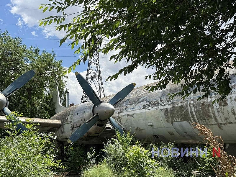 Легендарний Іл-18 у Миколаєві: як зараз виглядає літак (фото) Легендарний Іл-18 у Миколаєві: як зараз виглядає літак (фото)