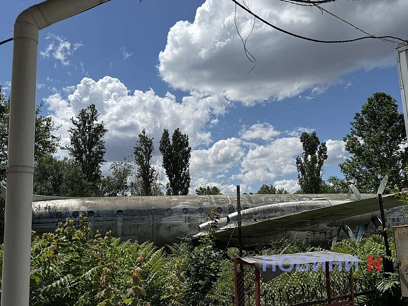Легендарний Іл-18 у Миколаєві: як зараз виглядає літак (фото) Легендарний Іл-18 у Миколаєві: як зараз виглядає літак (фото)