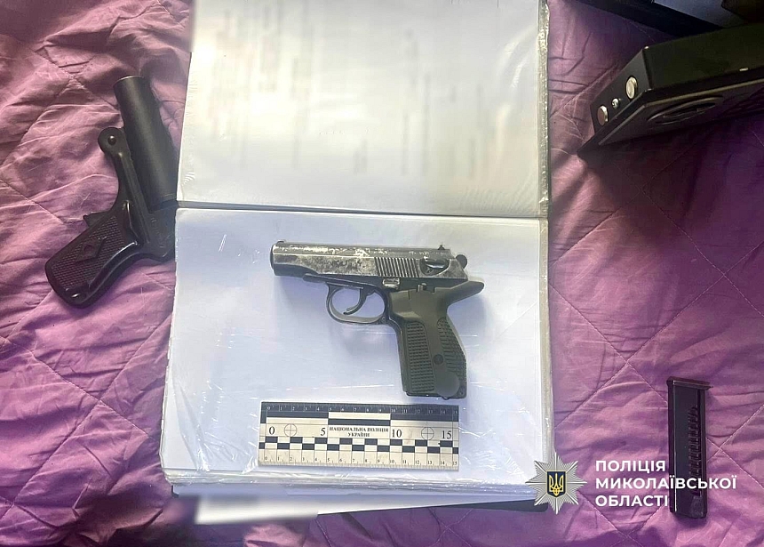 Бив співмешканку та зберігав вогнепальну зброю: на Миколаївщині затримали чоловіка Бив співмешканку та зберігав вогнепальну зброю: на Миколаївщині затримали чоловіка