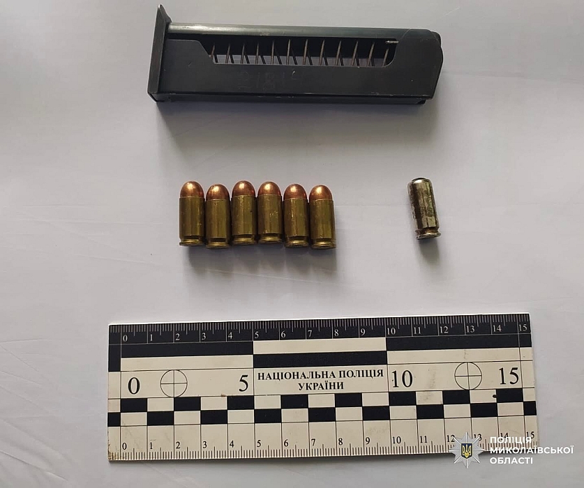 Бив співмешканку та зберігав вогнепальну зброю: на Миколаївщині затримали чоловіка Бив співмешканку та зберігав вогнепальну зброю: на Миколаївщині затримали чоловіка