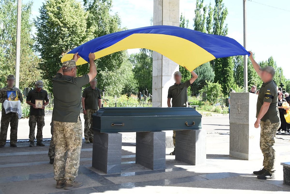На Николаевщине простились с младшим сержантом Сергеем Рябошапкой На Николаевщине простились с младшим сержантом Сергеем Рябошапкой