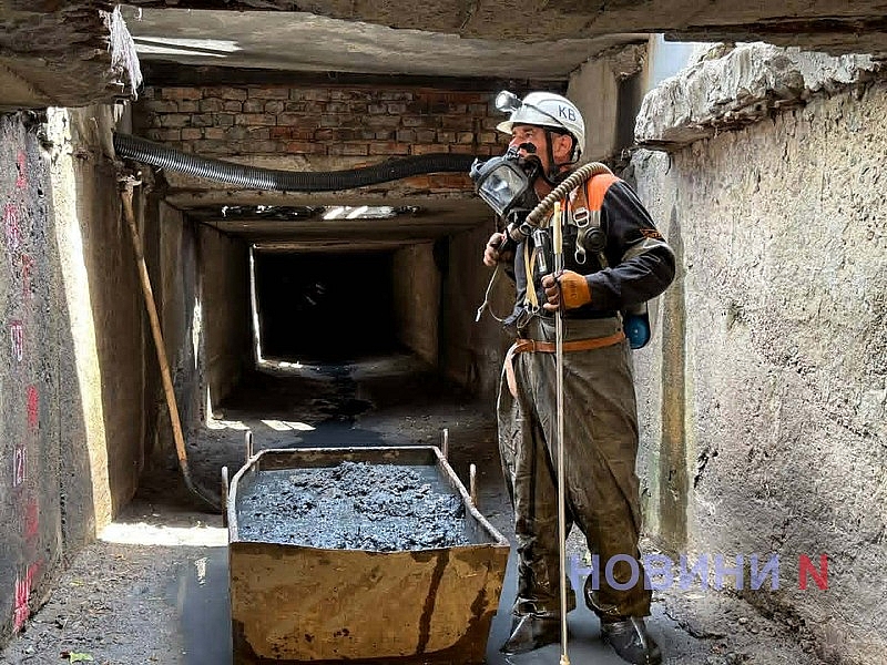 Стан відомого колектору на “Дормашині” в Миколаєві: журналісти пройшлися об’єктом разом із мером (репортаж) Стан відомого колектору на “Дормашині” в Миколаєві: журналісти пройшлися об’єктом разом із мером (репортаж)