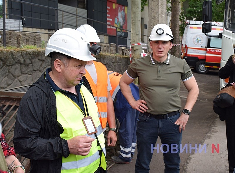 Стан відомого колектору на “Дормашині” в Миколаєві: журналісти пройшлися об’єктом разом із мером (репортаж) Стан відомого колектору на “Дормашині” в Миколаєві: журналісти пройшлися об’єктом разом із мером (репортаж)