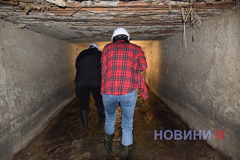 Стан відомого колектору на “Дормашині” в Миколаєві: журналісти пройшлися об’єктом разом із мером (репортаж) Стан відомого колектору на “Дормашині” в Миколаєві: журналісти пройшлися об’єктом разом із мером (репортаж)