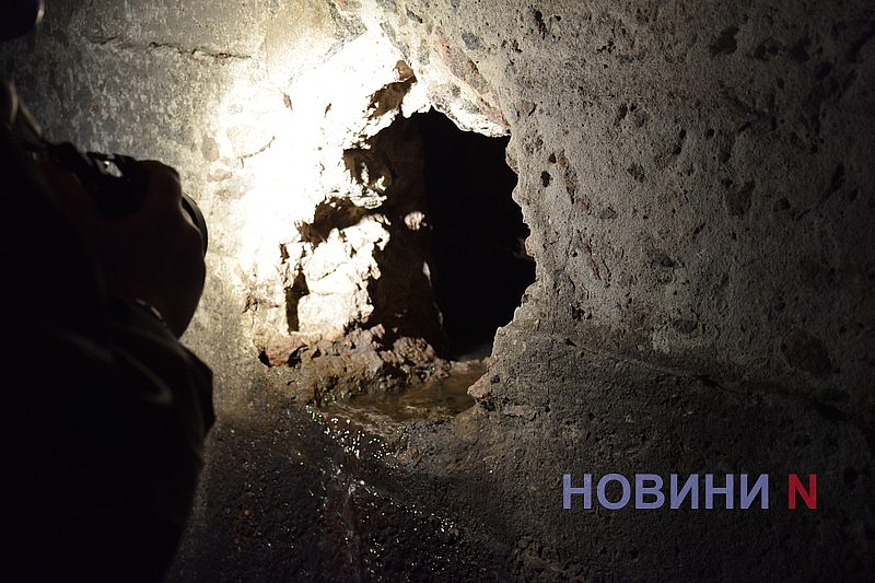 Стан відомого колектору на “Дормашині” в Миколаєві: журналісти пройшлися об’єктом разом із мером (репортаж) Стан відомого колектору на “Дормашині” в Миколаєві: журналісти пройшлися об’єктом разом із мером (репортаж)