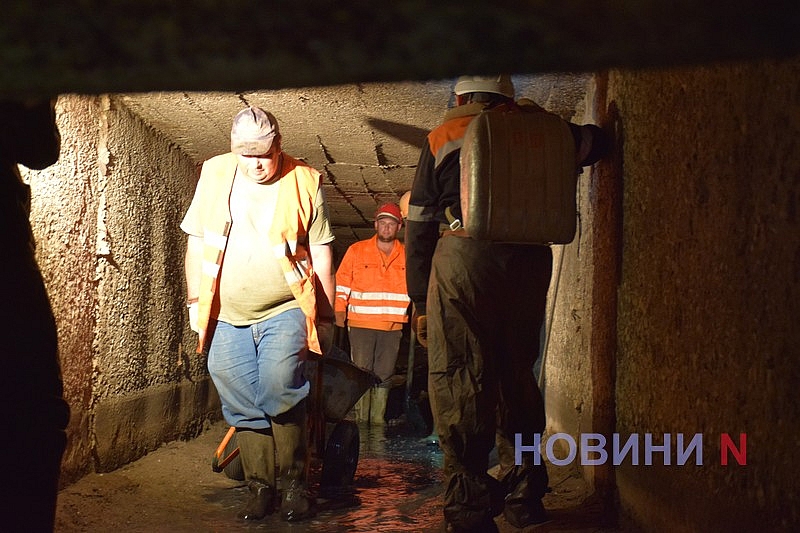 Стан відомого колектору на “Дормашині” в Миколаєві: журналісти пройшлися об’єктом разом із мером (репортаж) Стан відомого колектору на “Дормашині” в Миколаєві: журналісти пройшлися об’єктом разом із мером (репортаж)