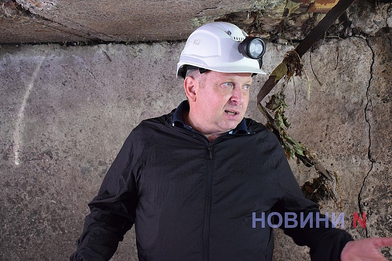 Стан відомого колектору на “Дормашині” в Миколаєві: журналісти пройшлися об’єктом разом із мером (репортаж) Стан відомого колектору на “Дормашині” в Миколаєві: журналісти пройшлися об’єктом разом із мером (репортаж)