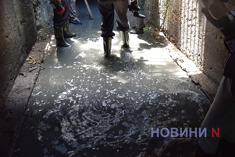 Стан відомого колектору на “Дормашині” в Миколаєві: журналісти пройшлися об’єктом разом із мером (репортаж) Стан відомого колектору на “Дормашині” в Миколаєві: журналісти пройшлися об’єктом разом із мером (репортаж)